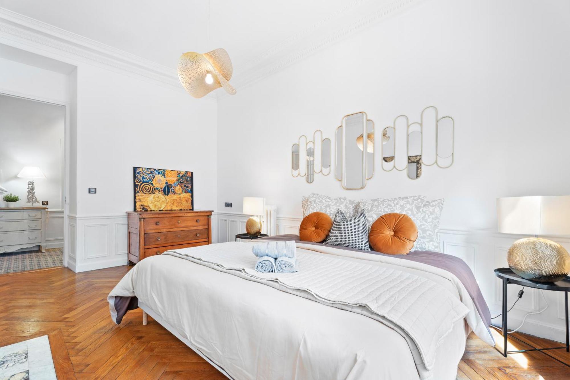 Renting - Joffre - Luxurious Haussmannian 180m2 4 Bedrooms Apartment Nizza