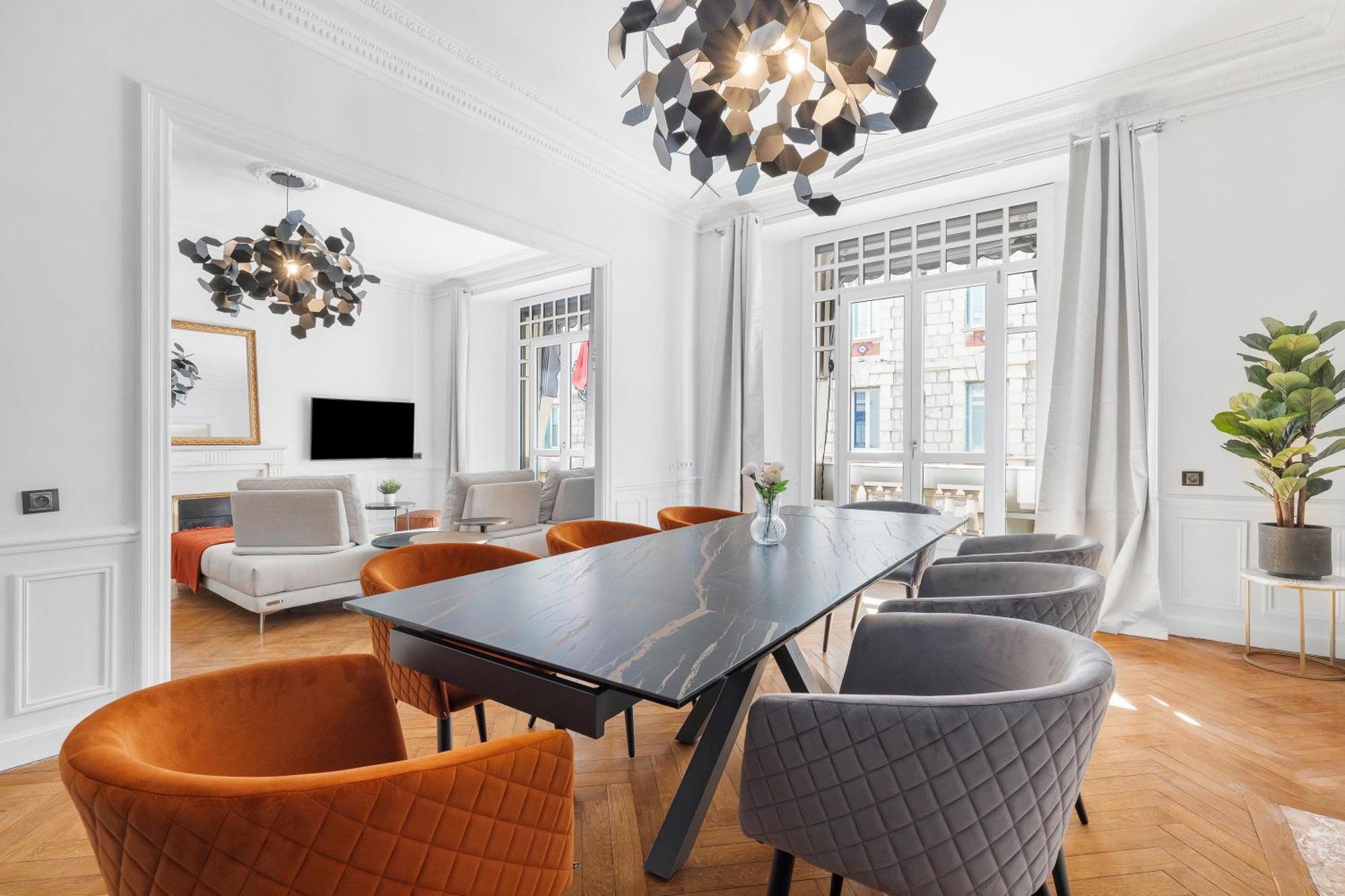 Renting - Joffre - Luxurious Haussmannian 180m2 4 Bedrooms Appartement