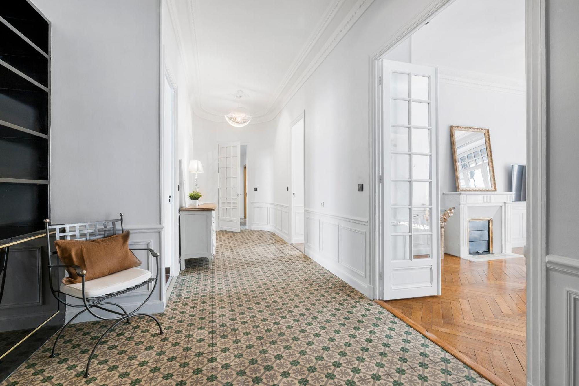Renting - Joffre - Luxurious Haussmannian 180m2 4 Bedrooms Nizza