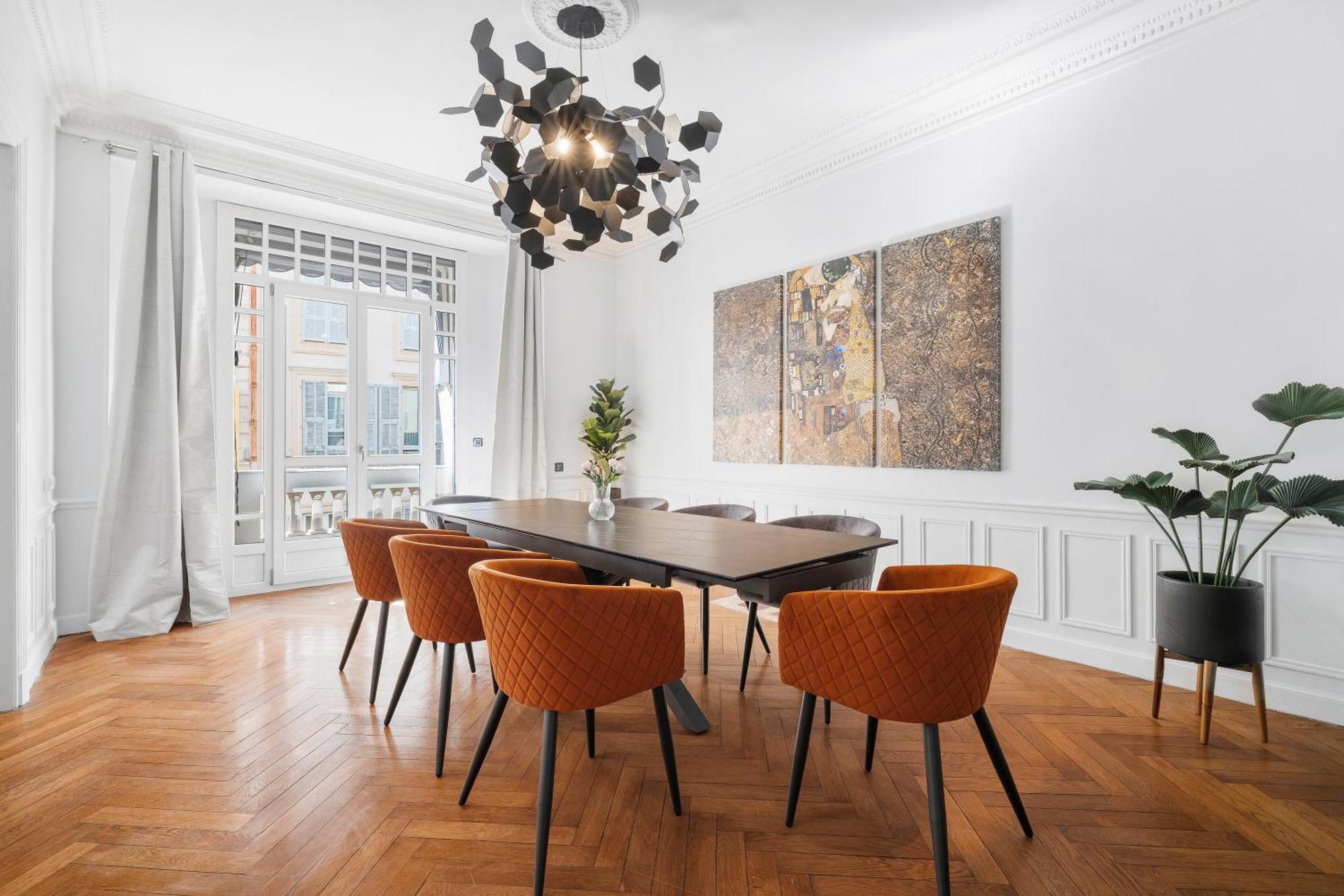 Renting - Joffre - Luxurious Haussmannian 180m2 4 Bedrooms Appartement