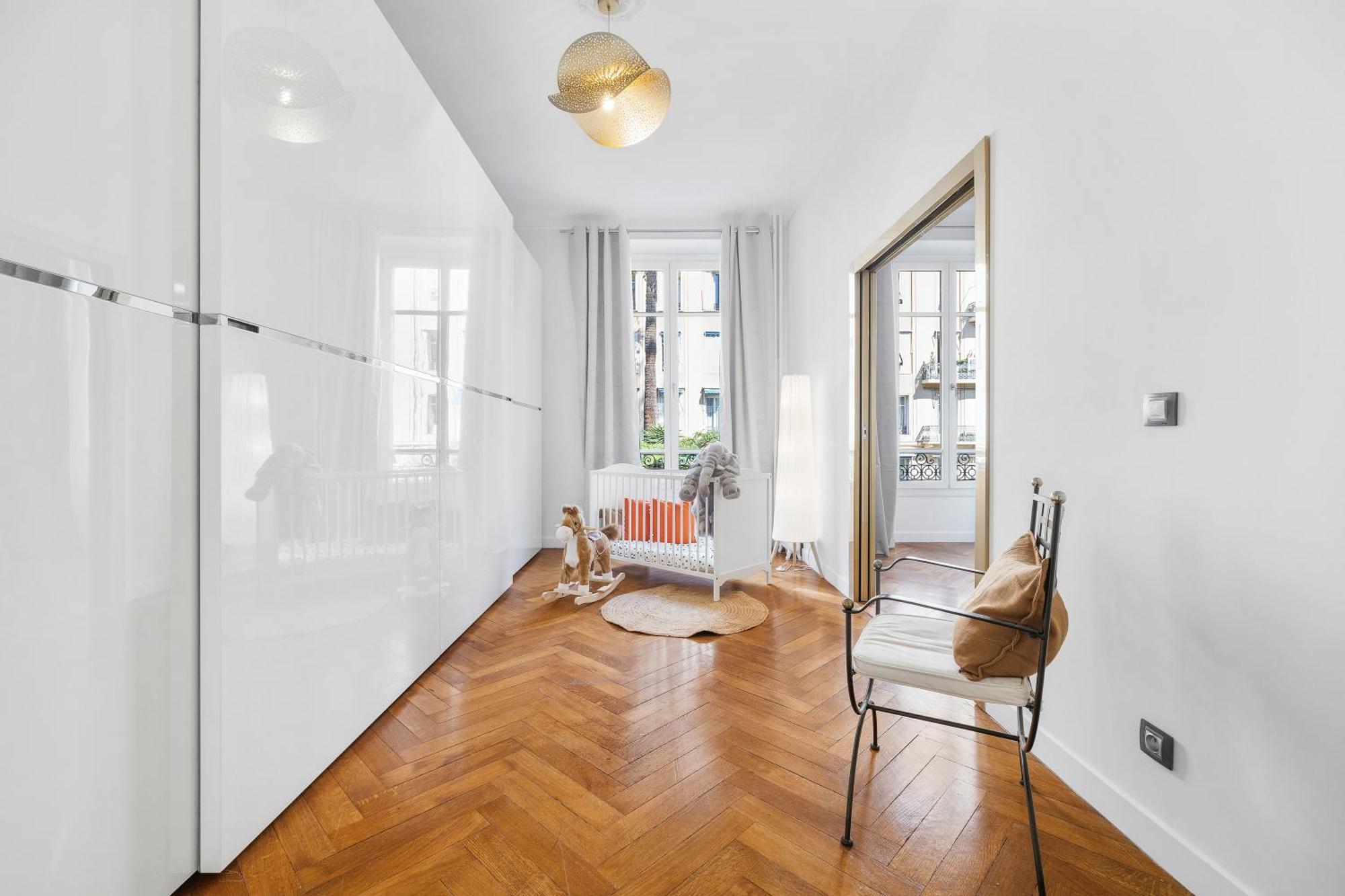 Renting - Joffre - Luxurious Haussmannian 180m2 4 Bedrooms Apartment *