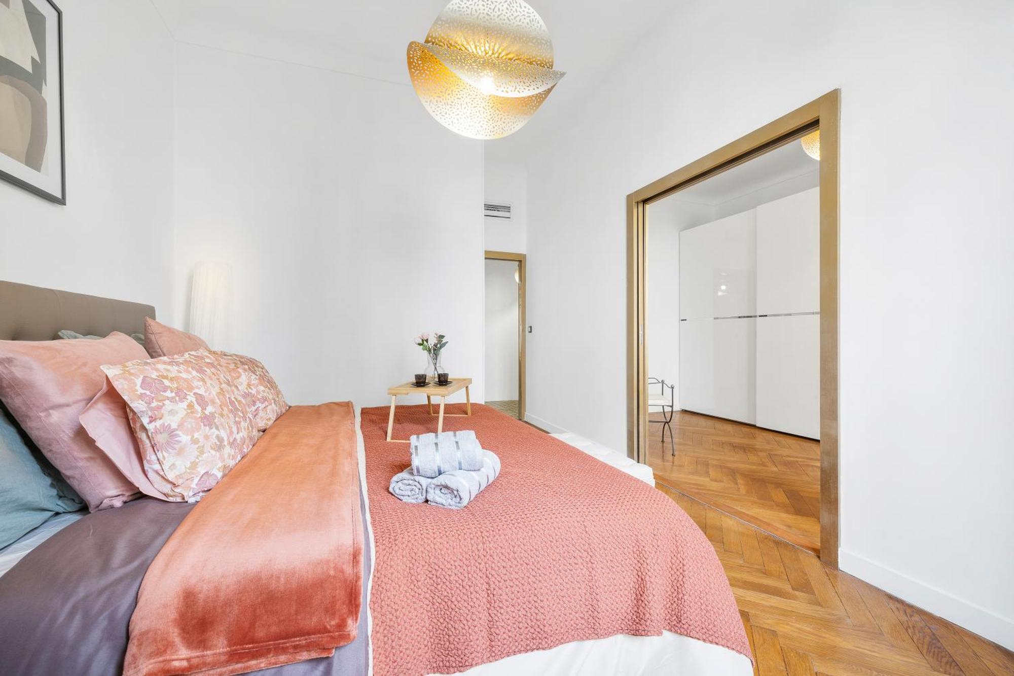 Appartement Renting - Joffre - Luxurious Haussmannian 180m2 4 Bedrooms *