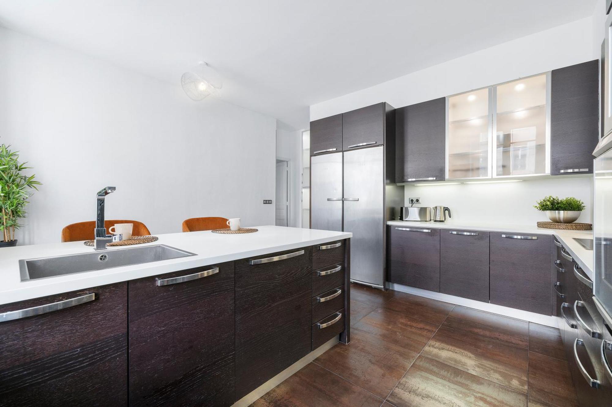 Renting - Joffre - Luxurious Haussmannian 180m2 4 Bedrooms Apartment